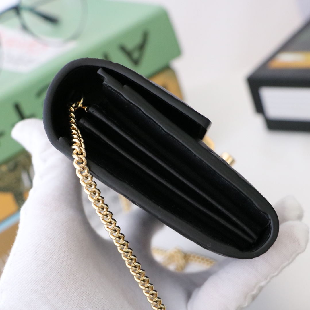 Gvc*1 padlock continental wallet Gvc*1 signature leather black 453506 19 x 10 x 3.5 cm