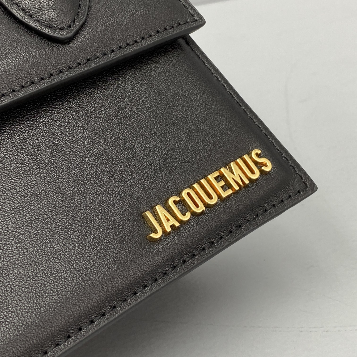 JACQUEMUS SMALL Le Chiquito Leather Black 213BA02 18 x 15.5 x 8 cm