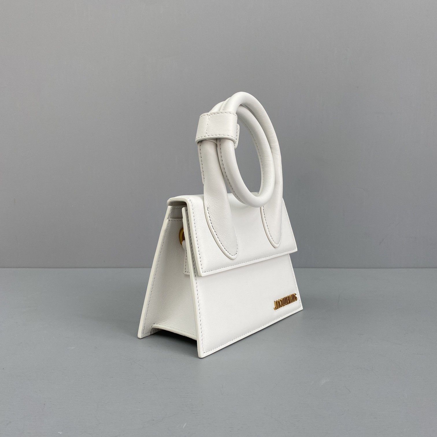 JACQUEMUS SMALL Le Chiquito Leather White 213BA02 18 x 15.5 x 8 cm