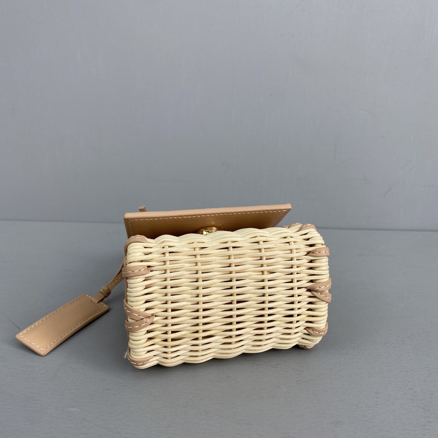 JACQUEMUS MINI Le Chiquito In Leather And Rattan Creme 211BA01 12 x 8 x 5 cm