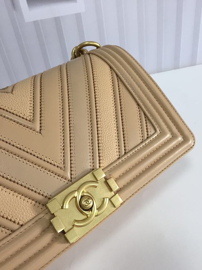 Ch**el medium chevron mix leather flap boy bag beige a67086 25 x 16 x 9 cm