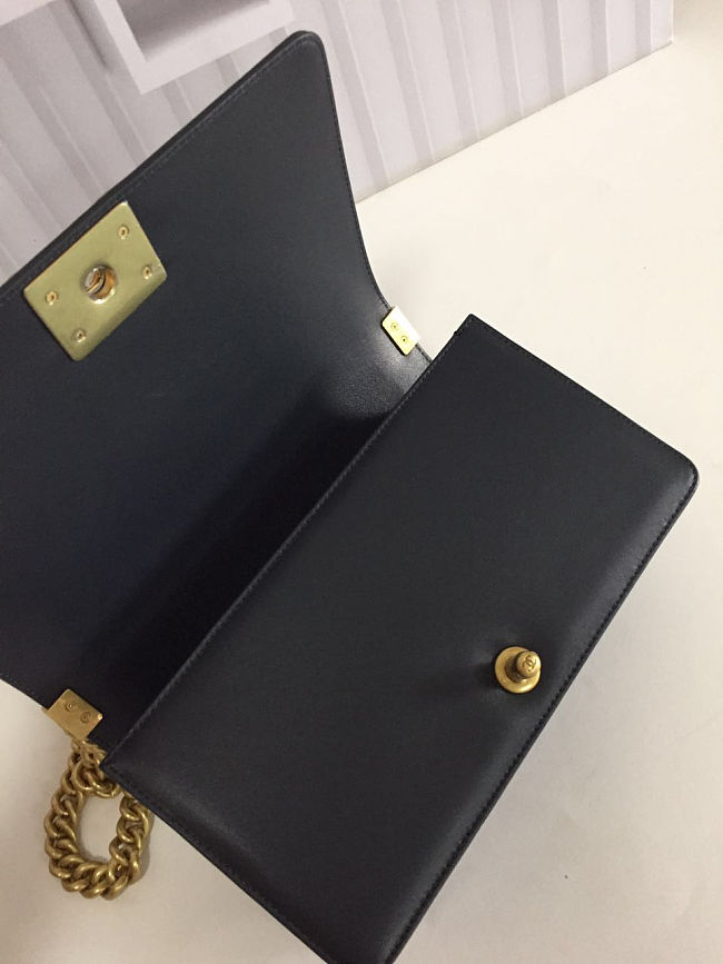 Ch**el medium chevron mix leather flap boy bag blue a67086 25 x 16 x 9 cm