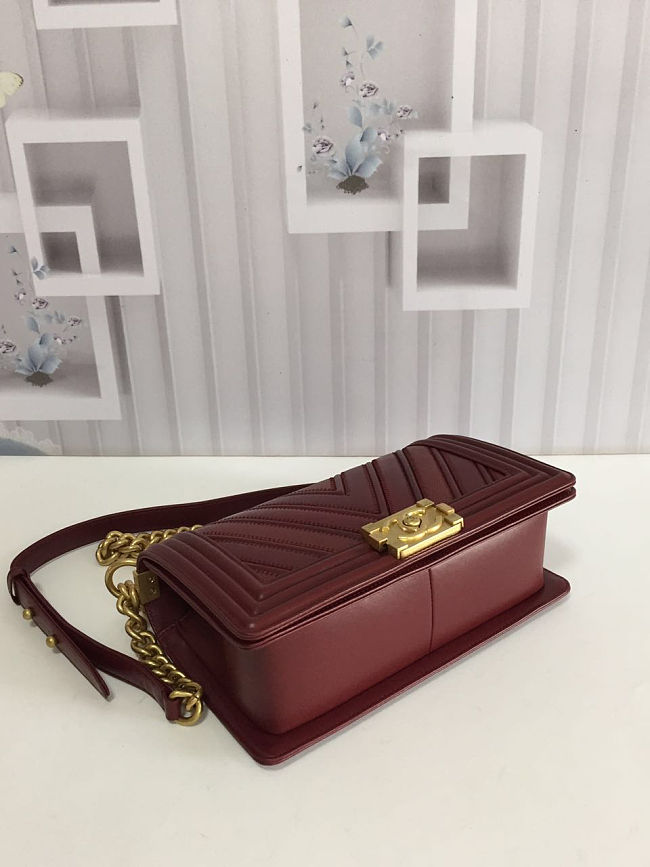 Ch**el medium chevron mix leather flap boy bag red a67086 25 x 16 x 9 cm