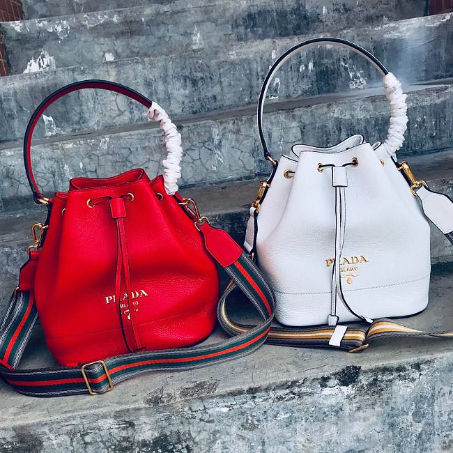 Pra*a bucket leather white 1ba018 18 x 23 x 13 cm