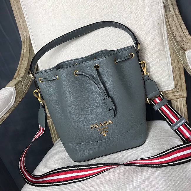 Pra*a bucket leather gray 1ba018 18 x 23 x 13 cm