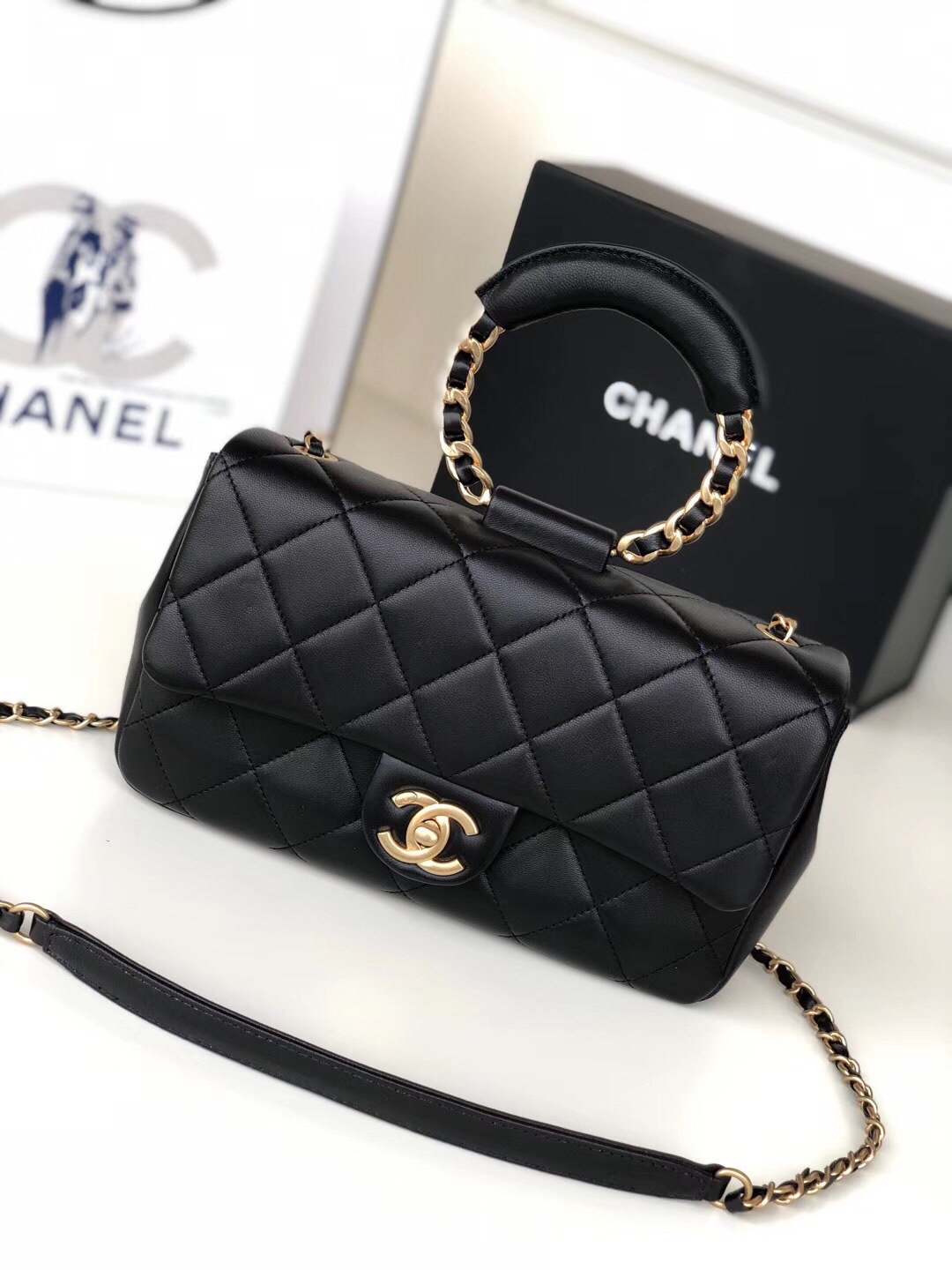 Ch**el circular handle flap bag lambskin black as1358 24 x 15 x 6 cm
