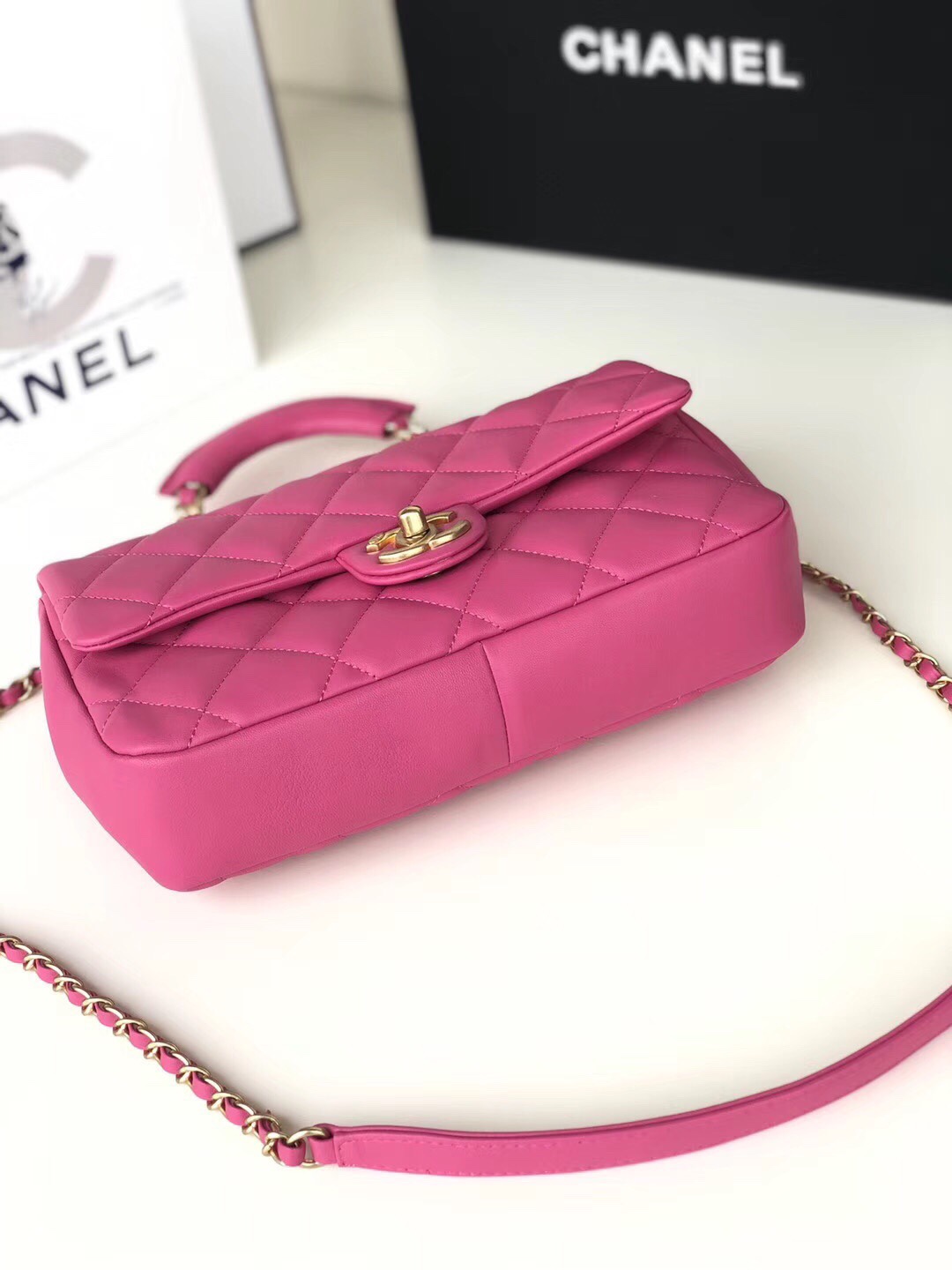 Ch**el circular handle flap bag lambskin pink as1358 24 x 15 x 6 cm