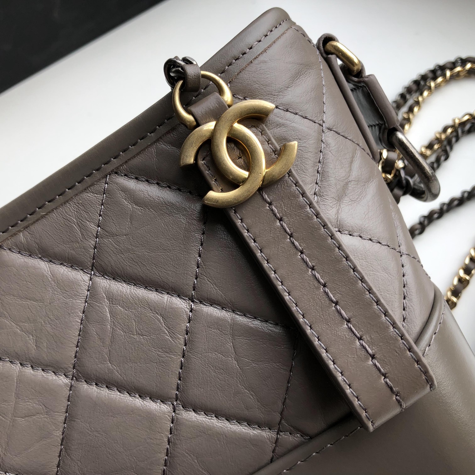 Ch**el small gabrielle hobo bag aged calfskin grey a91810 20 x 15 x 8 cm