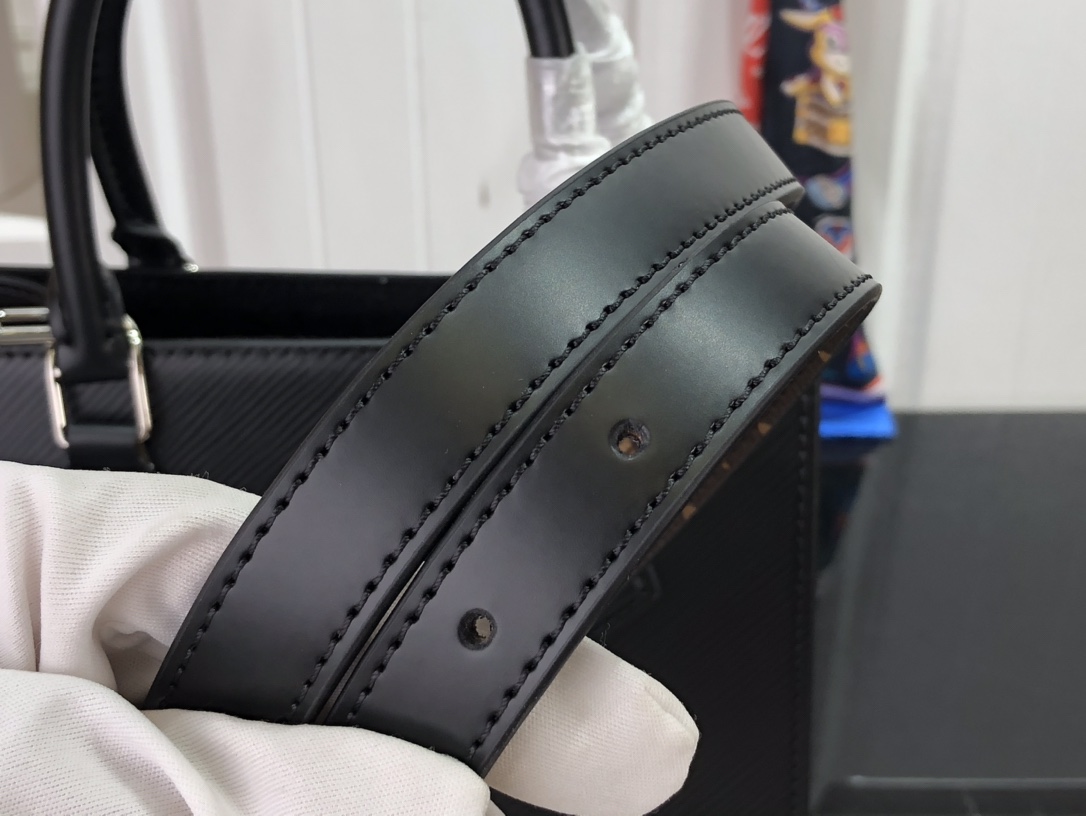 l0vis Vvtt0n sac plat bb epi leather black m58660 25 x 18 x 10 cm