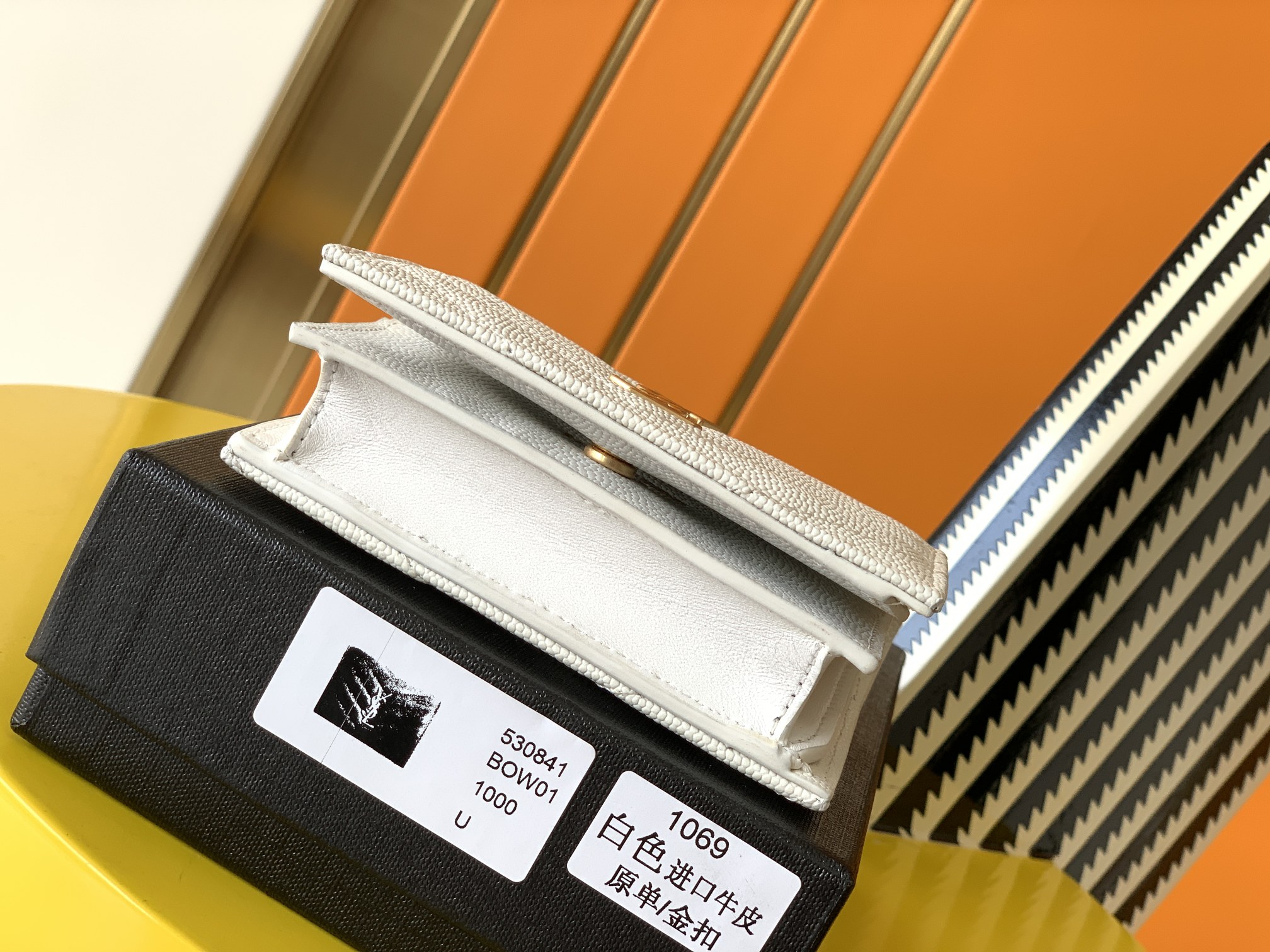 Y51 monogram card case in grain de poudre embossed leather white 530841 11 x 8.5 x 3 cm