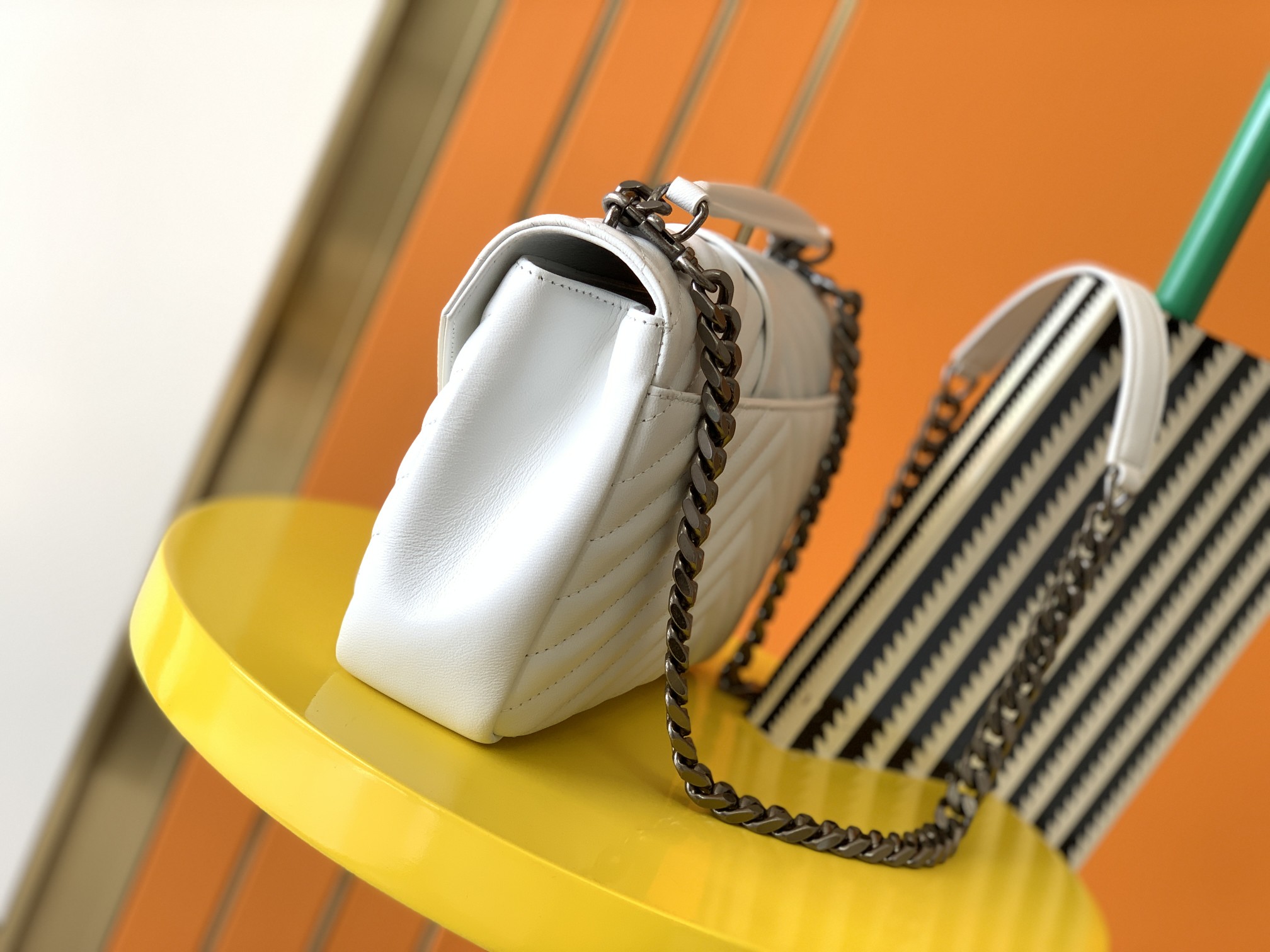 Y51 medium college in quilted leather black metal white 600279 24 x 17 x 6.5 cm