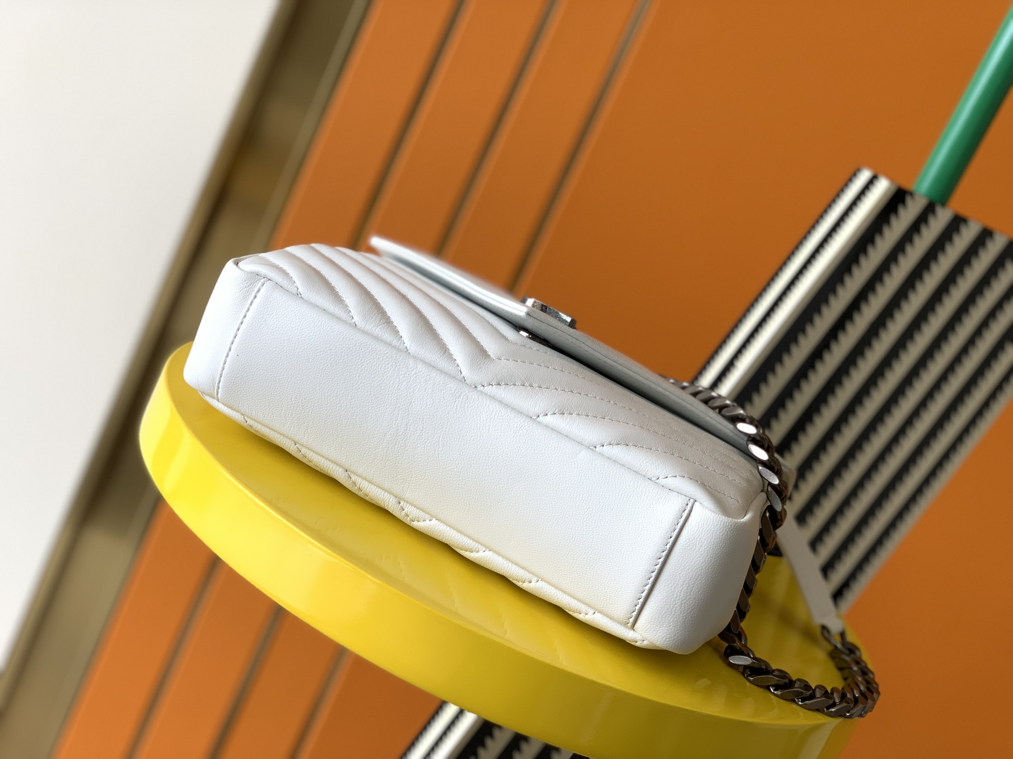 Y51 medium college in quilted leather black metal white 600279 24 x 17 x 6.5 cm