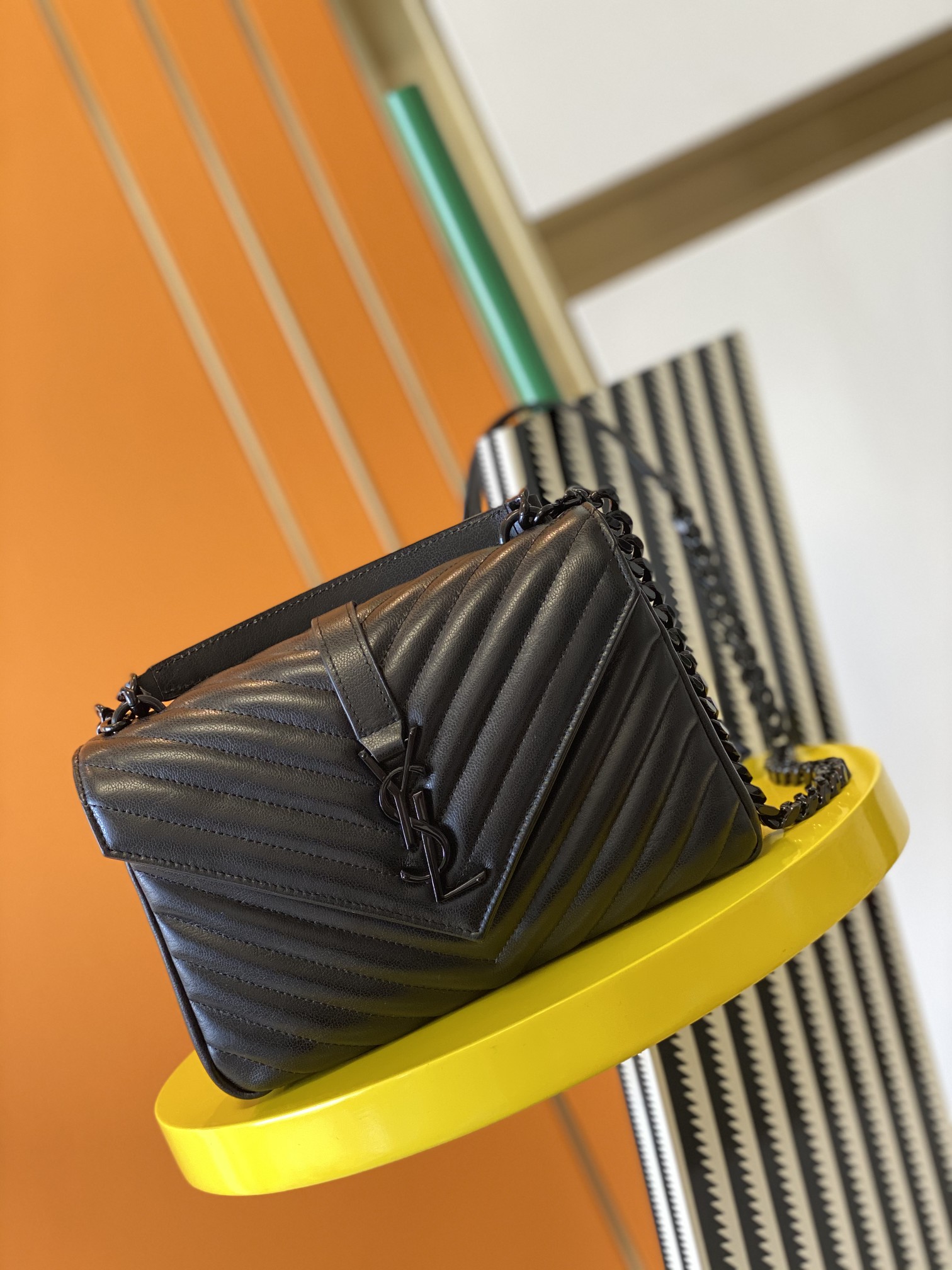 Y51 medium college in quilted leather black metal black 600279 24 x 17 x 6.5 cm