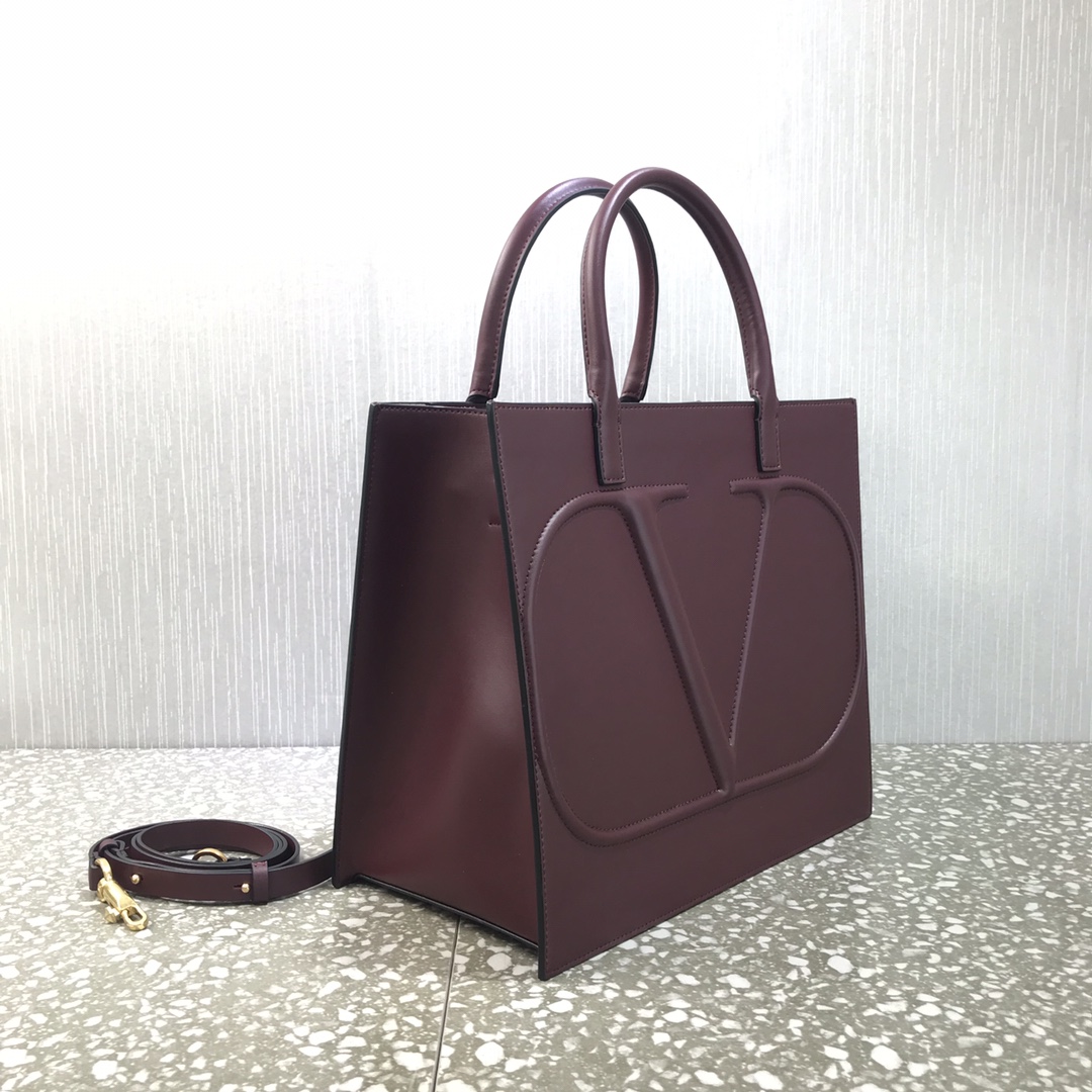 Va1e*ntin0 medium garavanivlogo walk tote bag calfskin leather burgundy uw2b0h22 31 x 27 x 16 cm