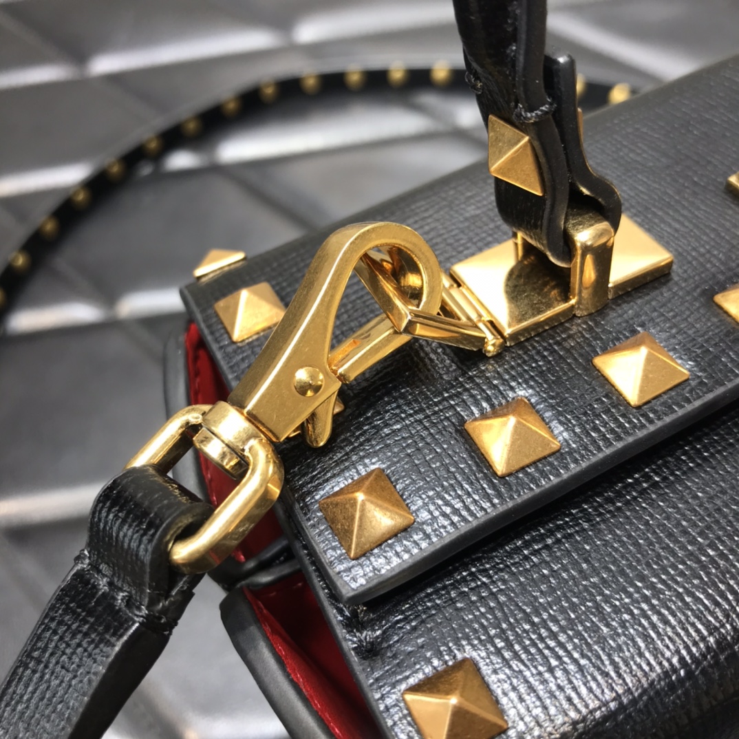 Va1e*ntin0 rockstud alcove grainy calfskin box bag black ww2b0j73wax 19 x 12 x 8 cm