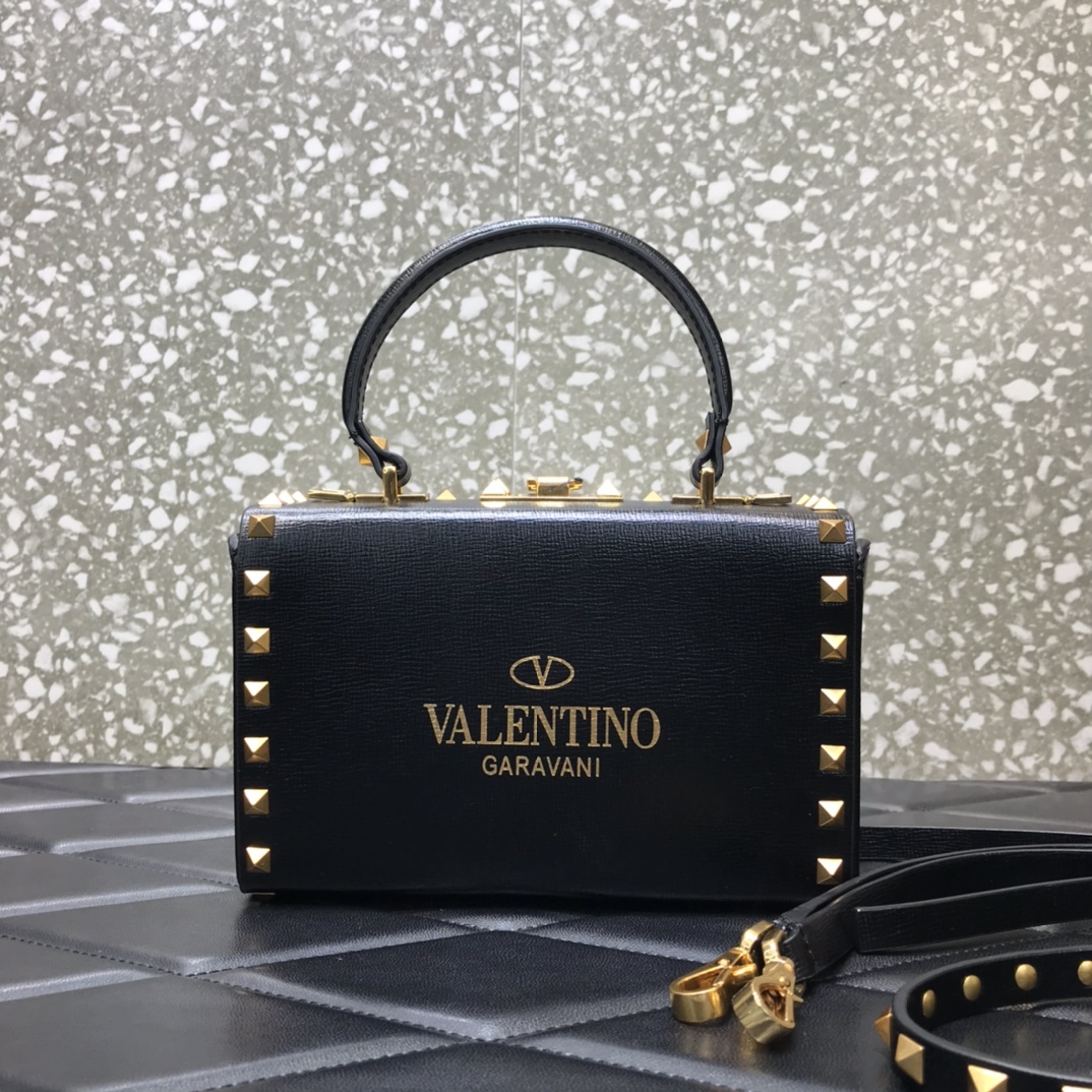 Va1e*ntin0 rockstud alcove grainy calfskin box bag black ww2b0j73wax 19 x 12 x 8 cm