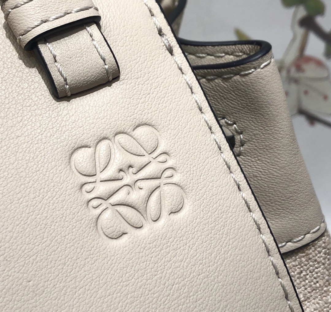 L0ew* mini hammock drawstring classic calfskin leather white 314.30.v07 19.5 x 17 x 11 cm