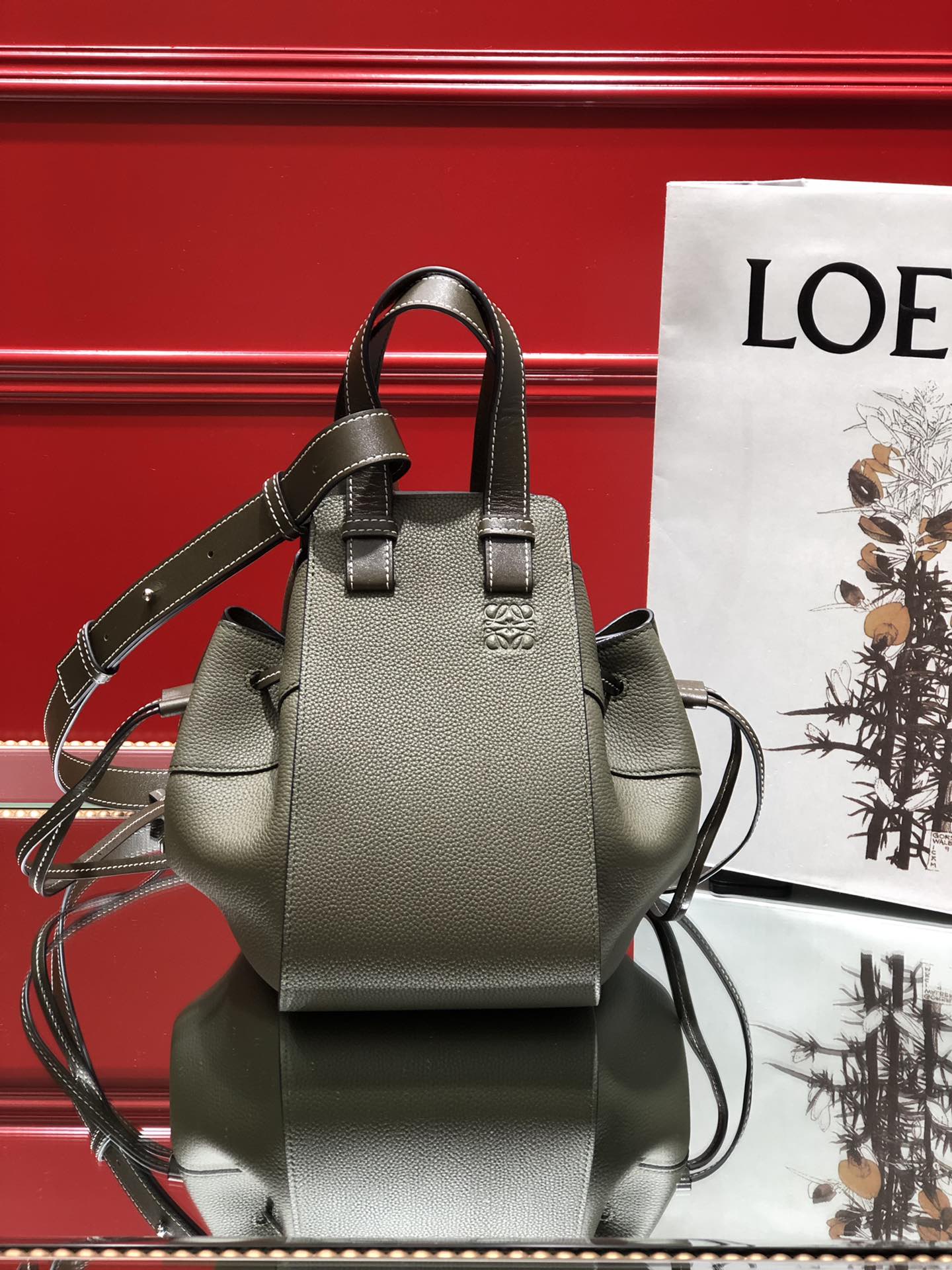 L0ew* small hammock bag cassic calfskin leather avocado green 387.30.s35 26 x 21 x 14 cm