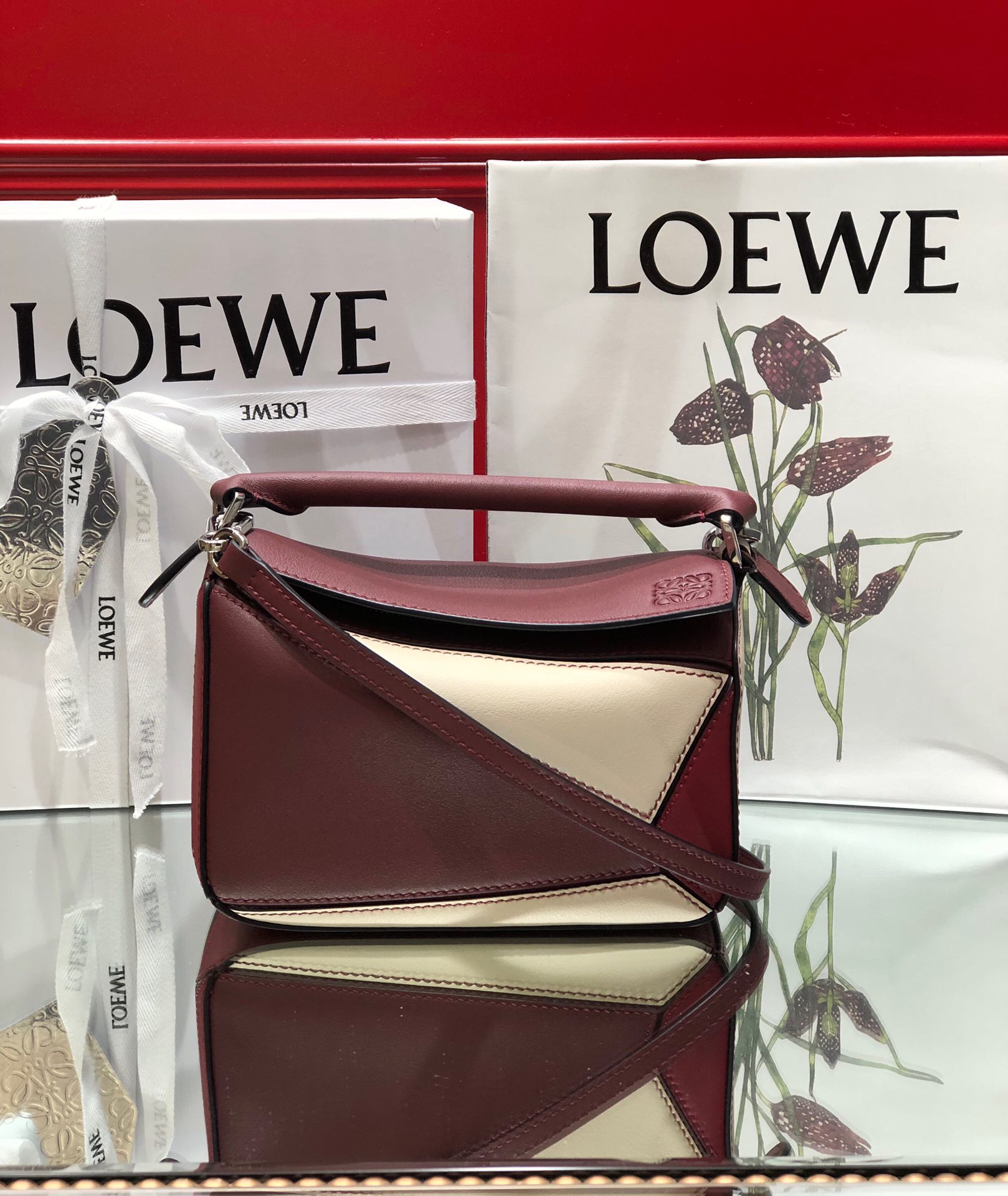 L0ew* mini puzzle bag classic calfskin leather burgundy/white a510u95x34 18 x 12.5 x 8 cm