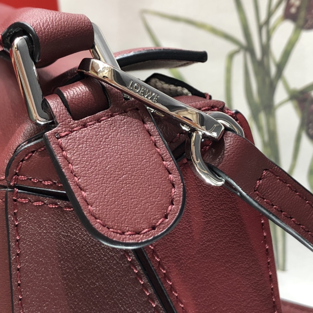 L0ew* mini puzzle bag classic calfskin leather burgundy/white a510u95x34 18 x 12.5 x 8 cm