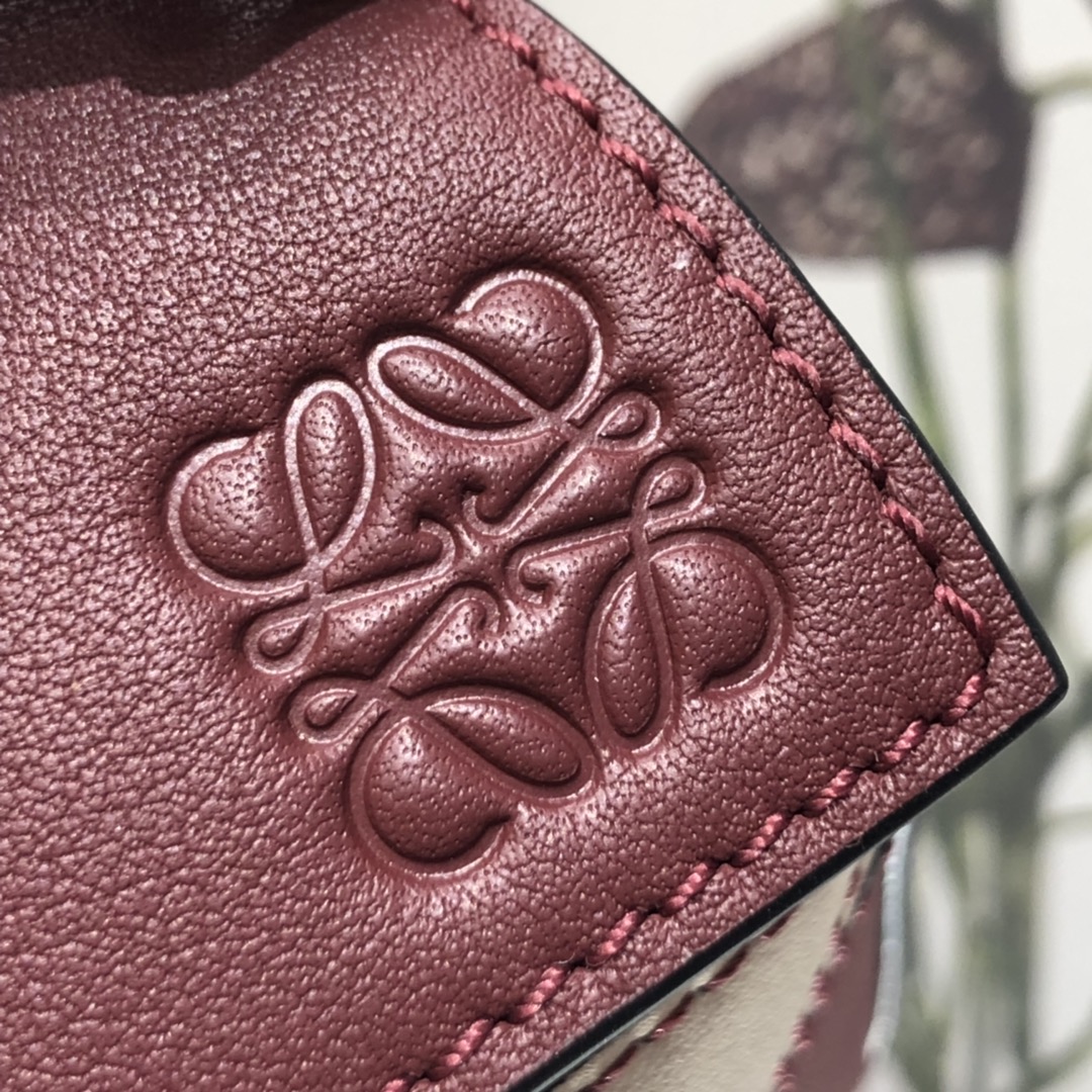 L0ew* mini puzzle bag classic calfskin leather burgundy/white a510u95x34 18 x 12.5 x 8 cm