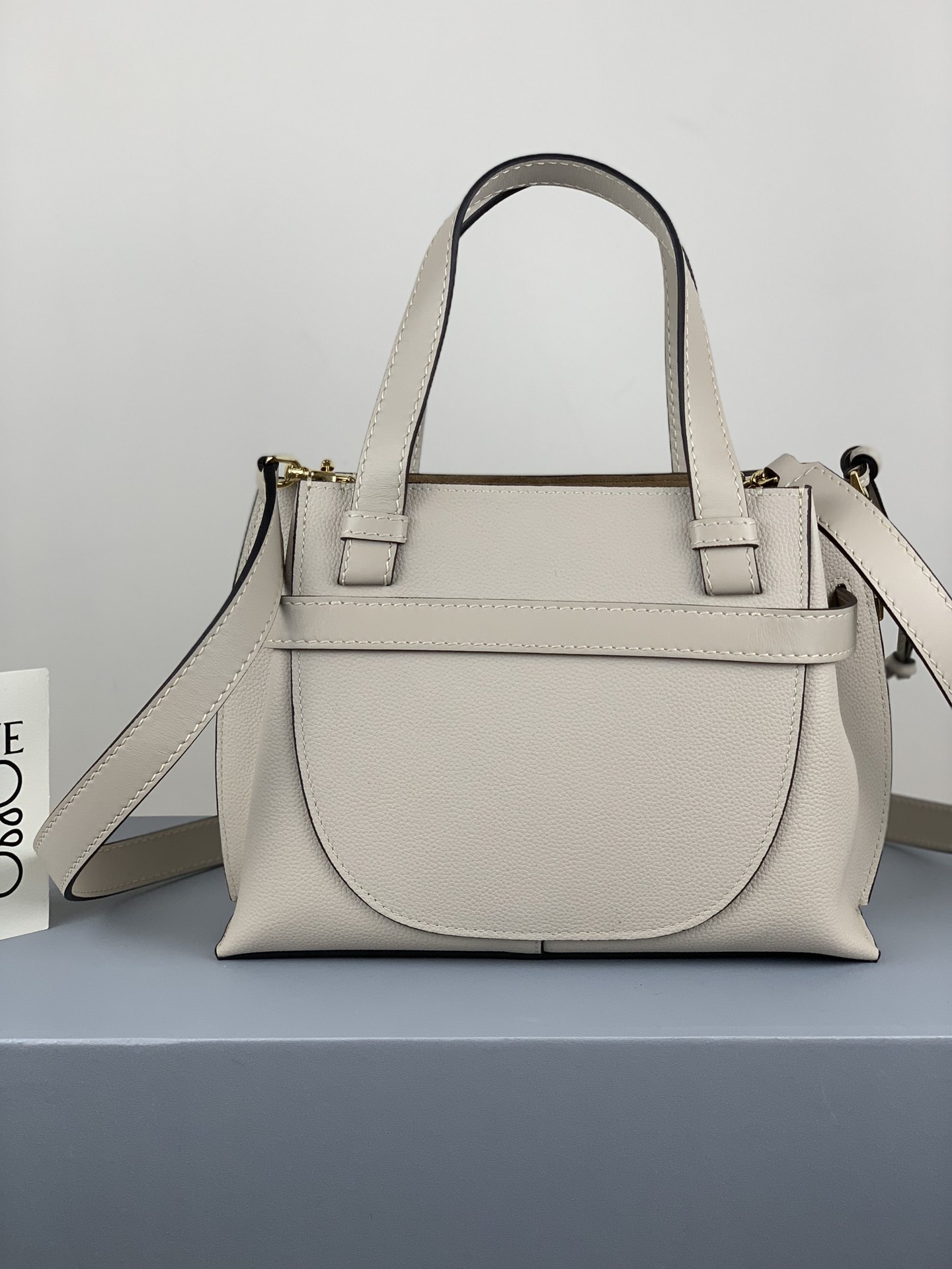 L0ew* mini gate top handle bag leather light oat 321.12.z99 25 x 18 x 10 cm