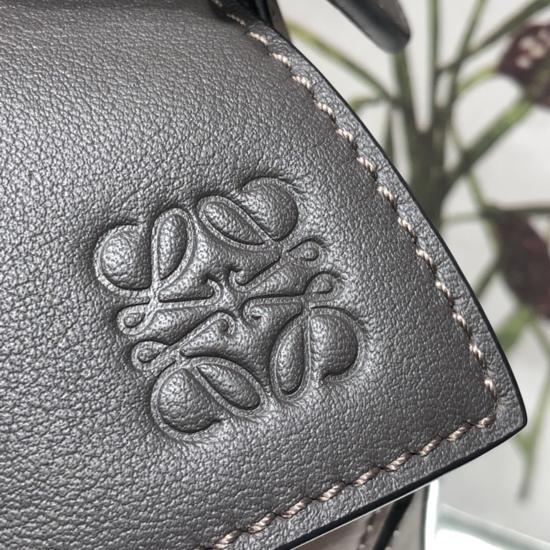 L0ew* small puzzle bag cassic calfskin leather black/white a510s21x55 24 x 14 x 11 cm