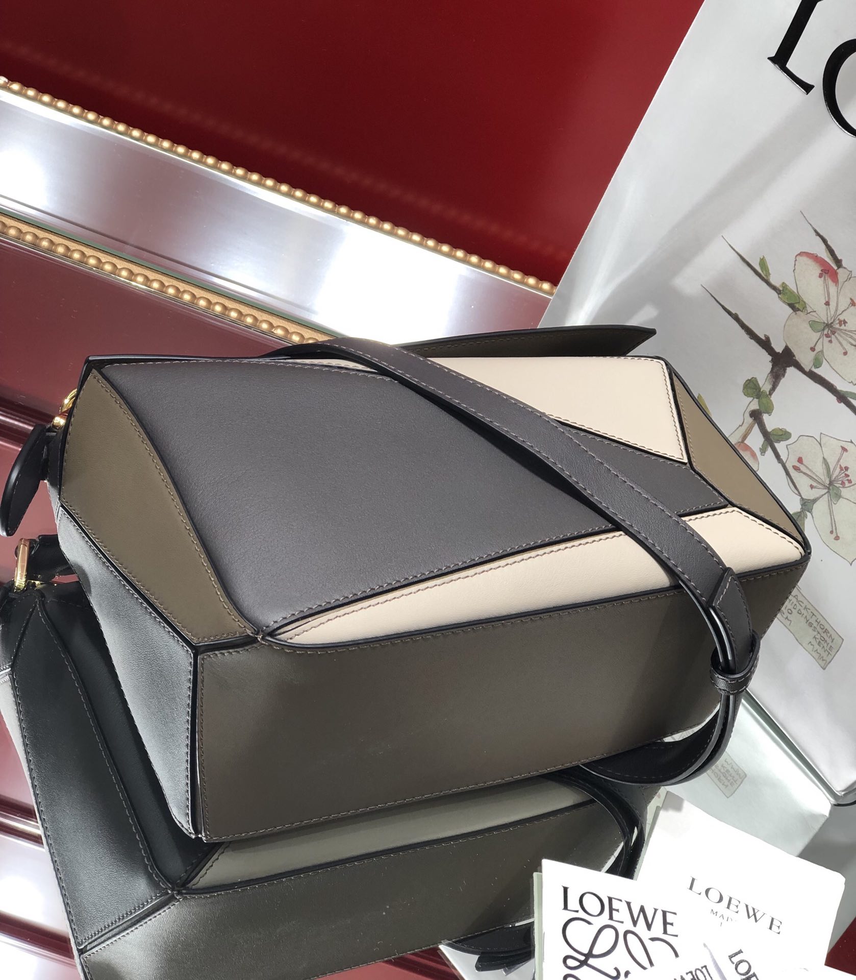 L0ew* small puzzle bag cassic calfskin leather black/white a510s21x55 24 x 14 x 11 cm