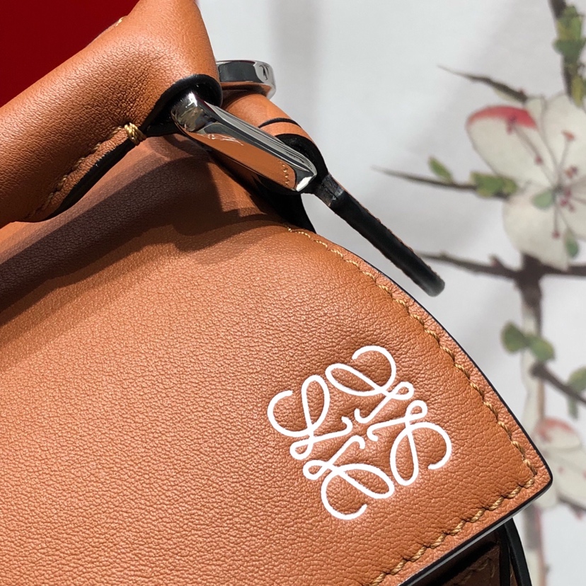 L0ew* small puzzle bag cassic calfskin leather brown 322.30.s21 24 x 14 x 11 cm