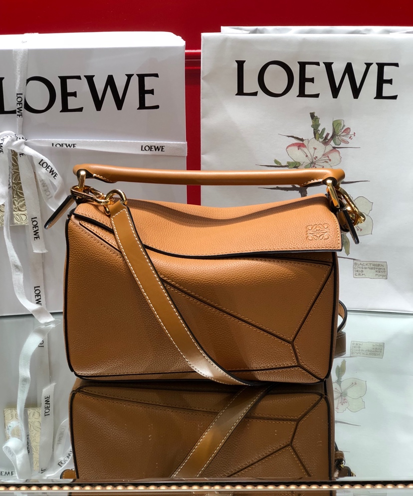 L0ew* small puzzle bag cassic calfskin leather tan 322.30.s21 24 x 14 x 11 cm