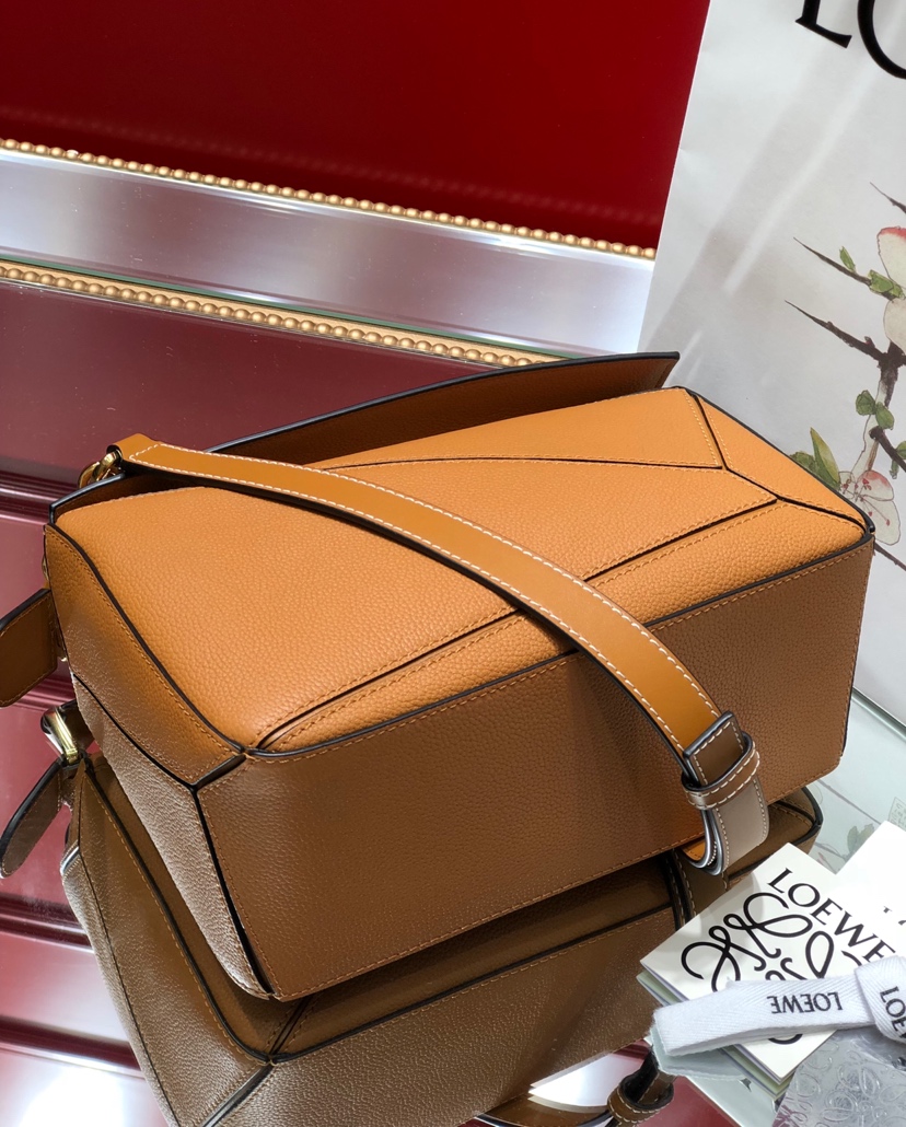 L0ew* small puzzle bag cassic calfskin leather tan 322.30.s21 24 x 14 x 11 cm