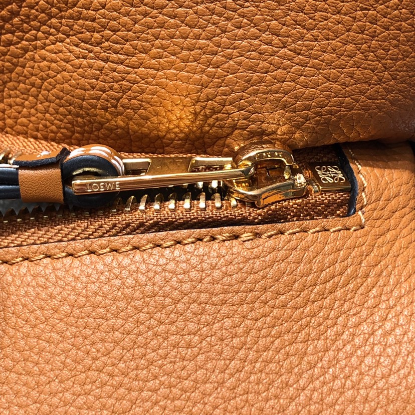 L0ew* small puzzle bag cassic calfskin leather tan 322.30.s21 24 x 14 x 11 cm