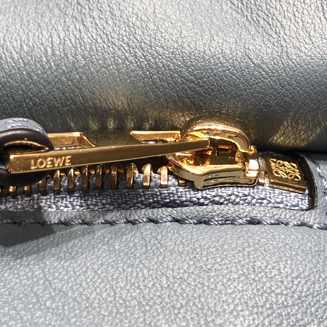 L0ew* small puzzle bag cassic calfskin leather pastel blue/blue a510s21x55 24 x 14 x 11 cm