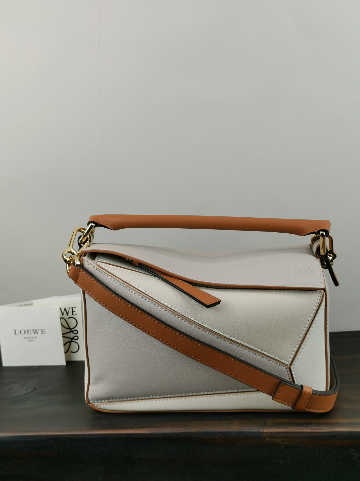 L0ew* small puzzle bag cassic calfskin leather grey/light oat a510s21x55 24 x 14 x 11 cm