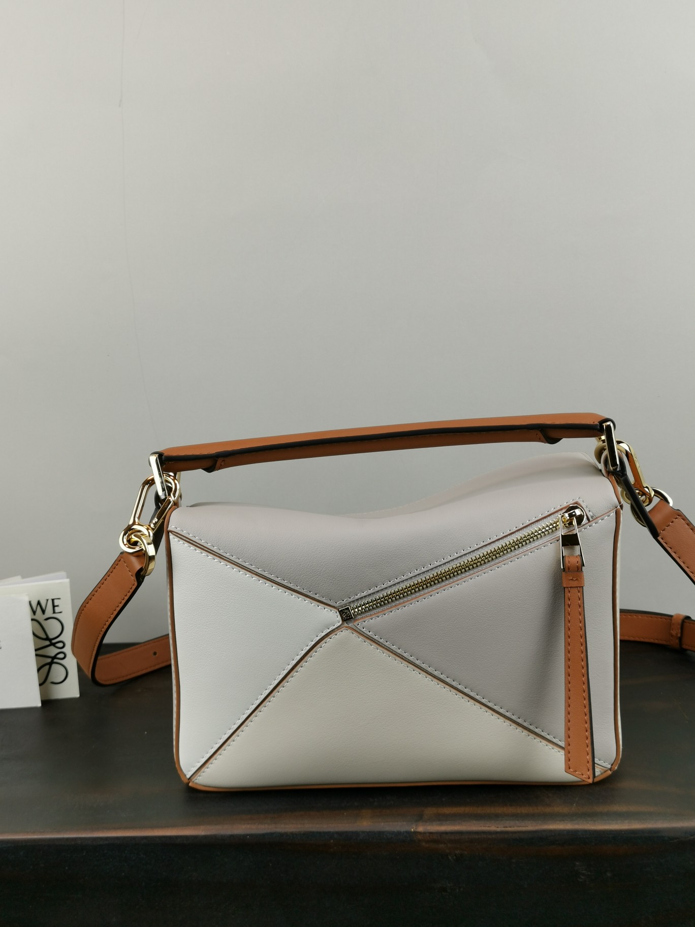 L0ew* small puzzle bag cassic calfskin leather grey/light oat a510s21x55 24 x 14 x 11 cm