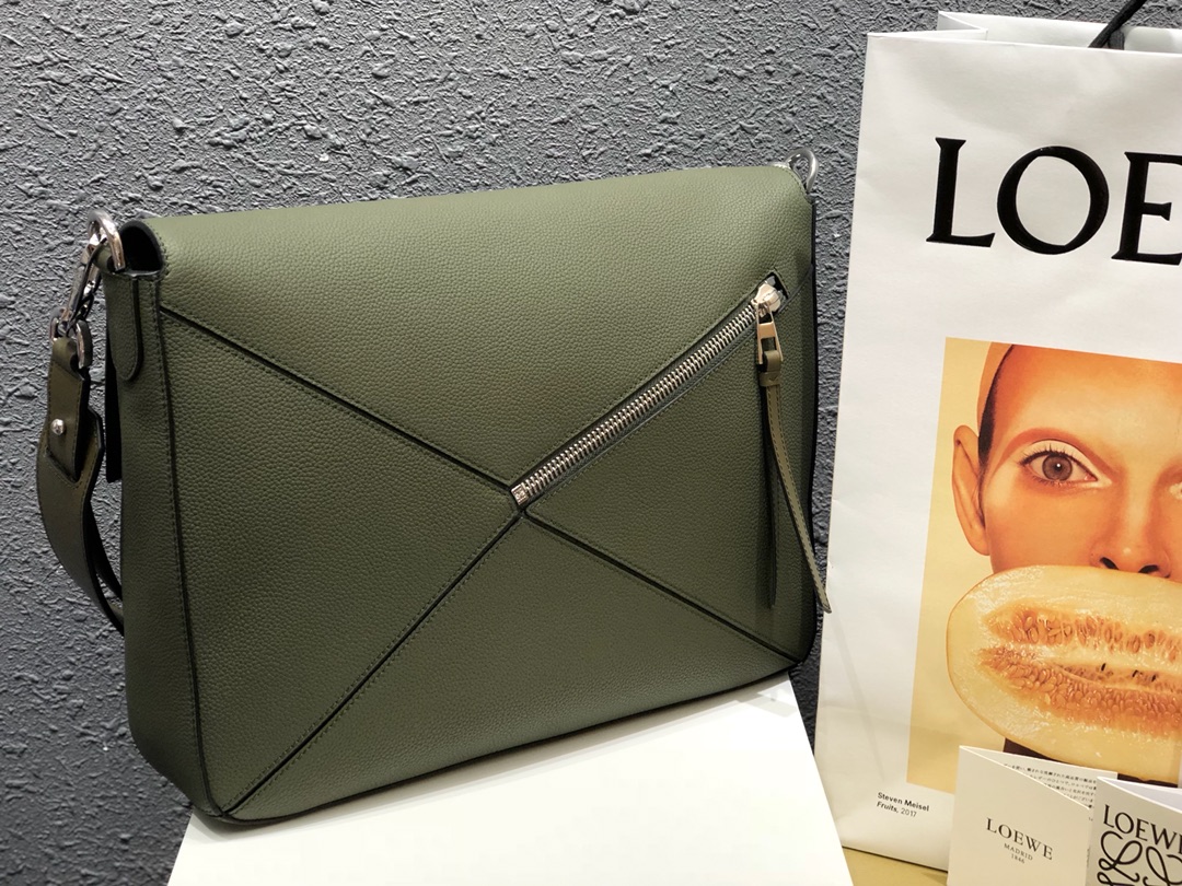 L0ew* puzzle messenger bag classic calfskin avocado green 36.5 x 27.5 x 10 cm