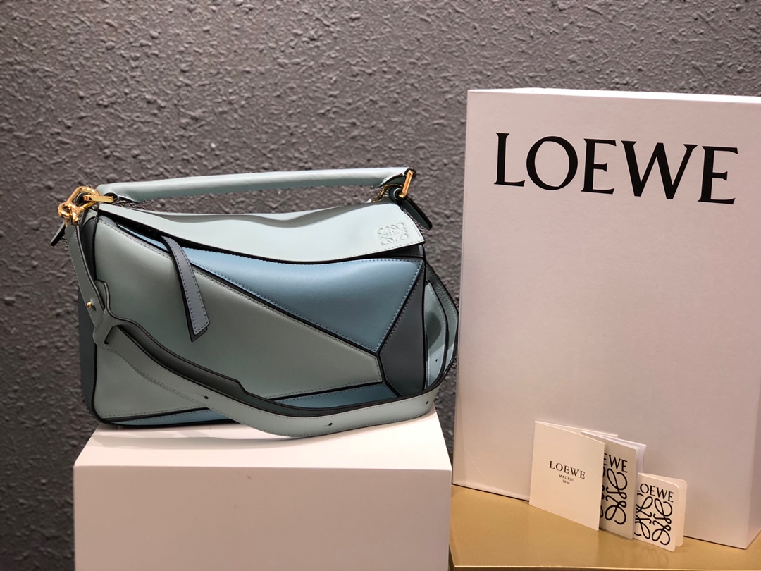L0ew* medium puzzle bag classic calfskin gold metal pastel blue/blue 322.30js20 29 x 18 x 12 cm