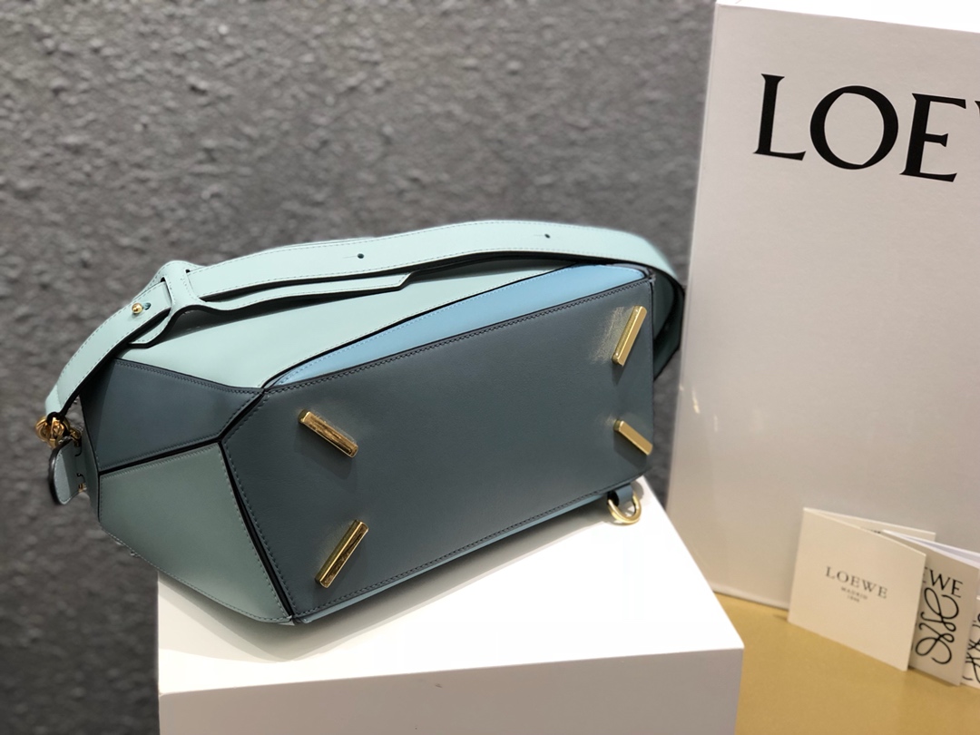 L0ew* medium puzzle bag classic calfskin gold metal pastel blue/blue 322.30js20 29 x 18 x 12 cm