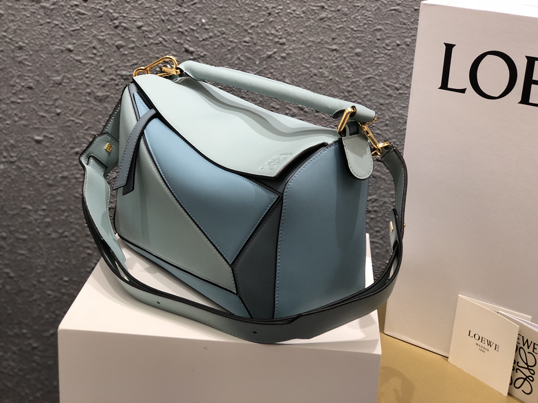 L0ew* medium puzzle bag classic calfskin gold metal pastel blue/blue 322.30js20 29 x 18 x 12 cm