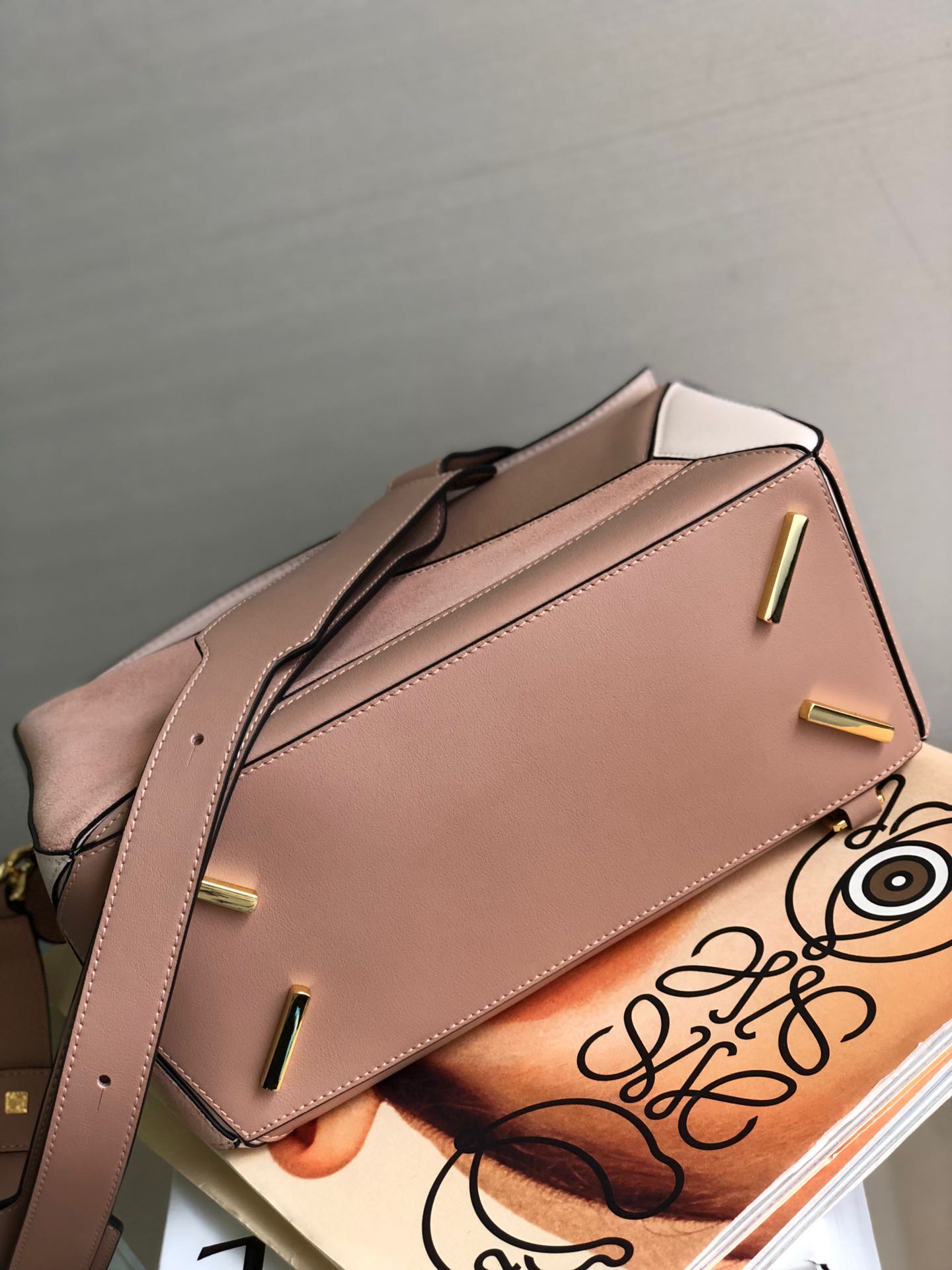 L0ew* medium puzzle bag classic calfskin gold metal blossom/sand 322.30js20 29 x 18 x 12 cm