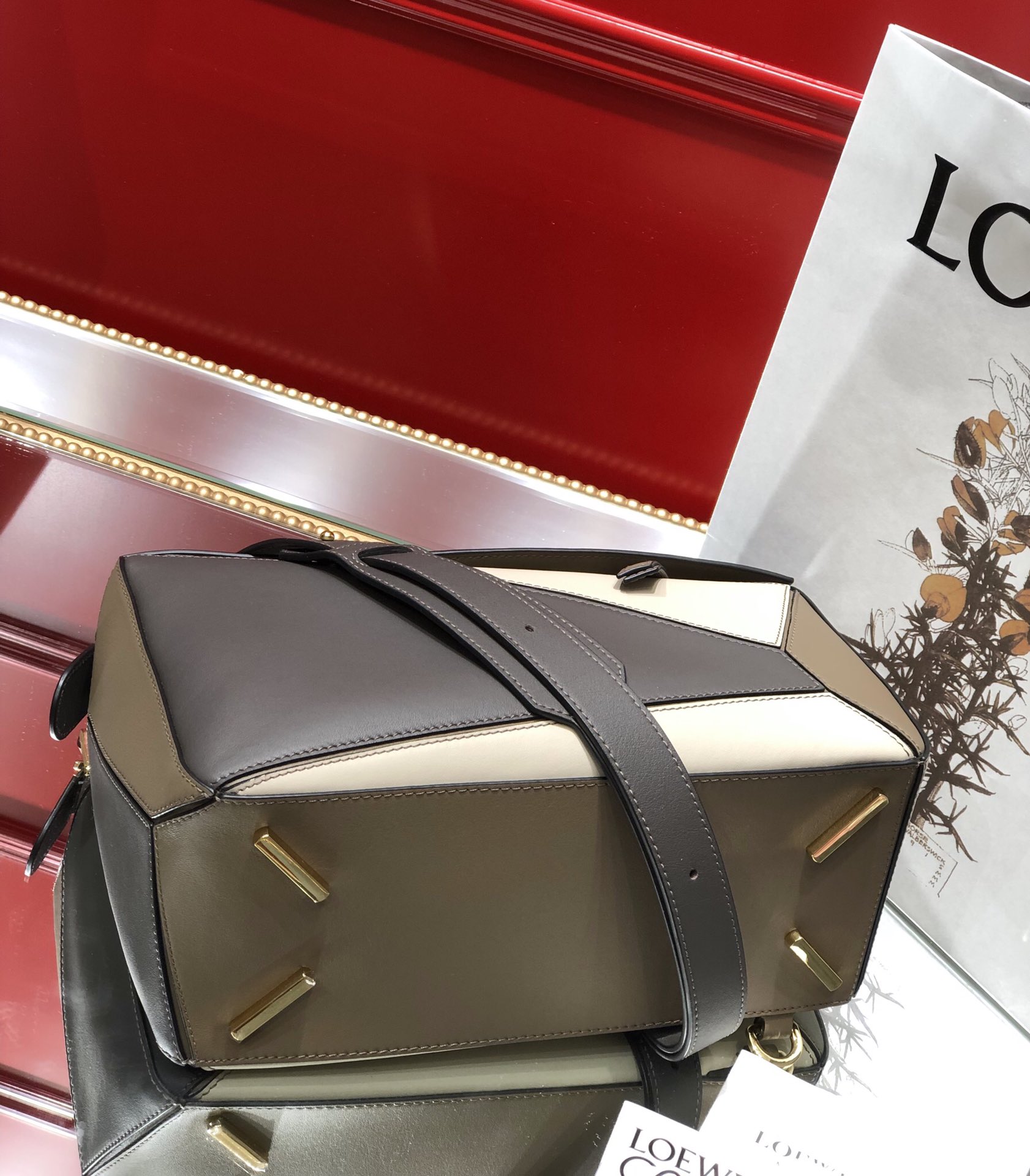 L0ew* medium puzzle bag classic calfskin gold metal  grey/white 322.30js20 29 x 18 x 12 cm