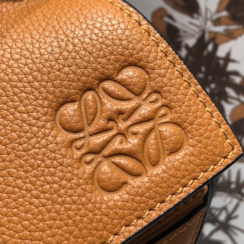 L0ew* medium puzzle bag soft grained calfskin gold metal tan 32212kbs20 29 x 18 x 12 cm