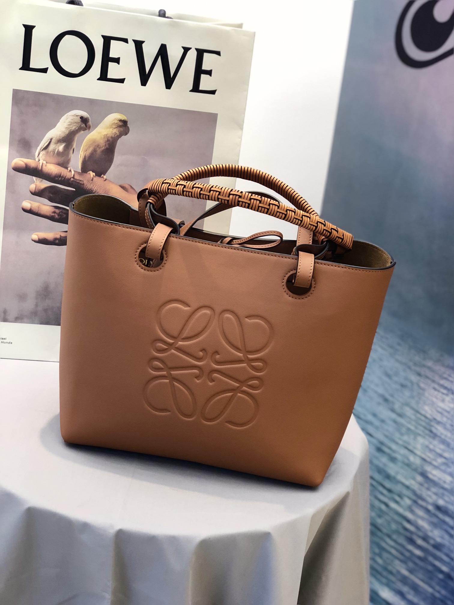 L0ew* small anagram tote classic calfskin tan a717s72x02 29 x 14 x 25 cm