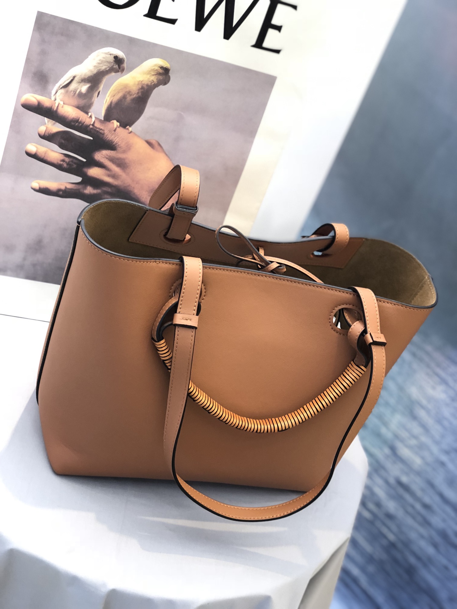 L0ew* small anagram tote classic calfskin tan a717s72x02 29 x 14 x 25 cm