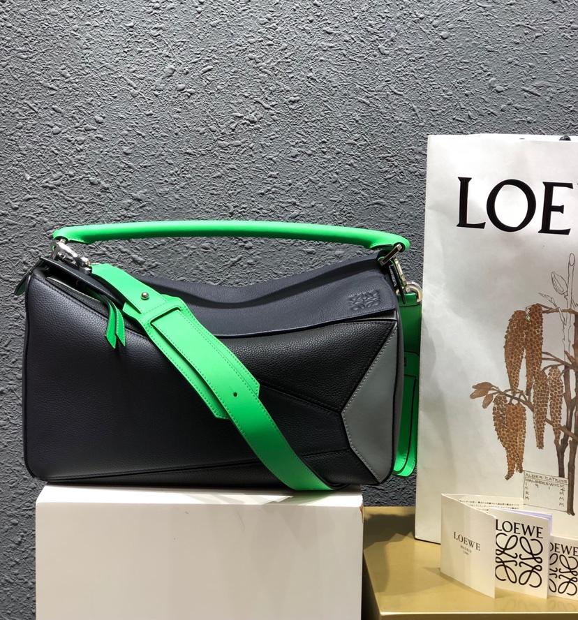 L0ew* large puzzle edge bag grained calfskin ocean/neon green b510140x01 35 × 17 × 24 cm