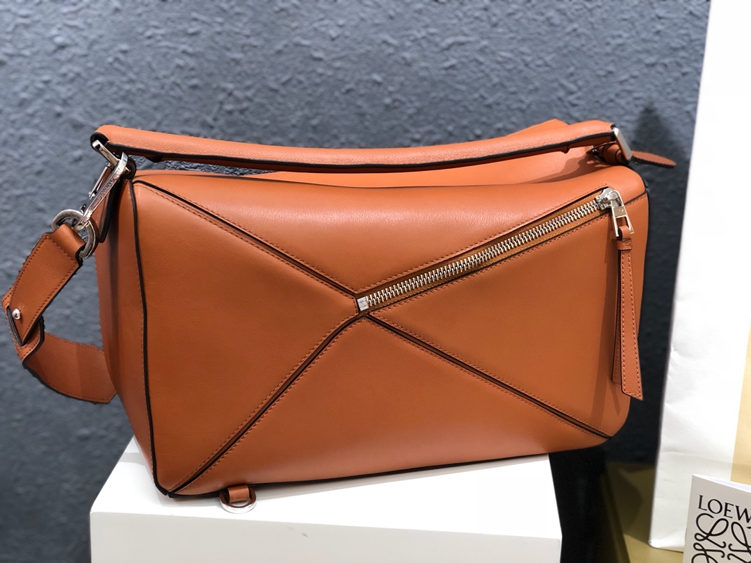 L0ew* large puzzle edge bag classic calfskin tan b510140x01 35 × 17 × 24 cm