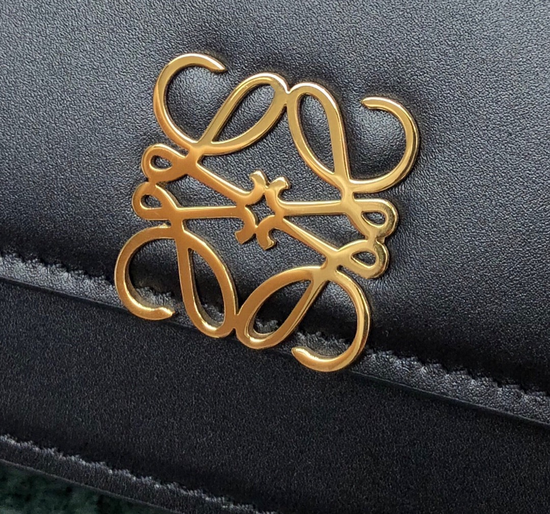 L0ew* medium goya bag silk calfskin black a896n01x03 23 x 15 x 6.5 cm