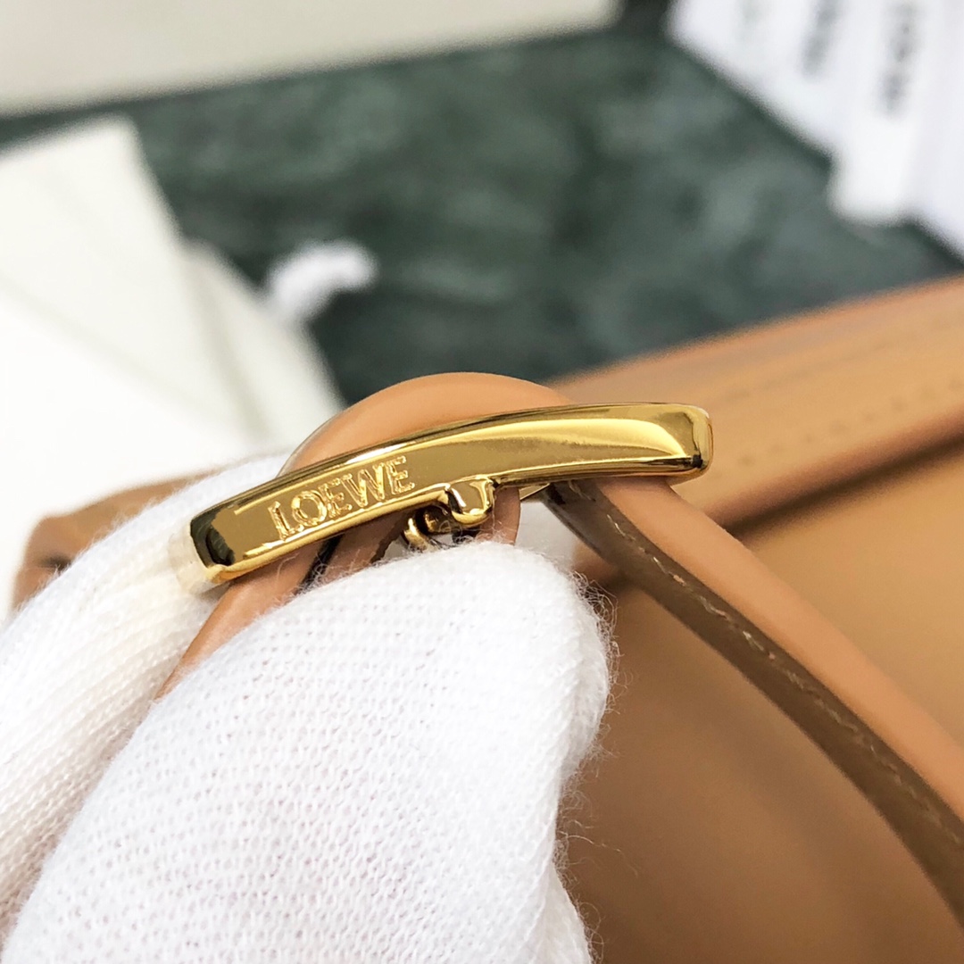 L0ew* small goya bag silk calfskin warm desert a896n09x01 18.5 x 12.5 x 6 cm