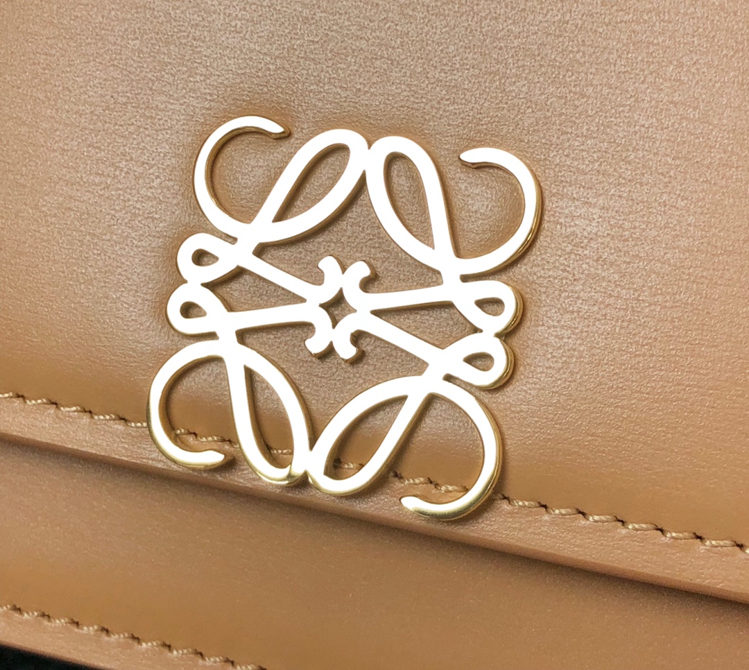 L0ew* small goya bag silk calfskin warm desert a896n09x01 18.5 x 12.5 x 6 cm