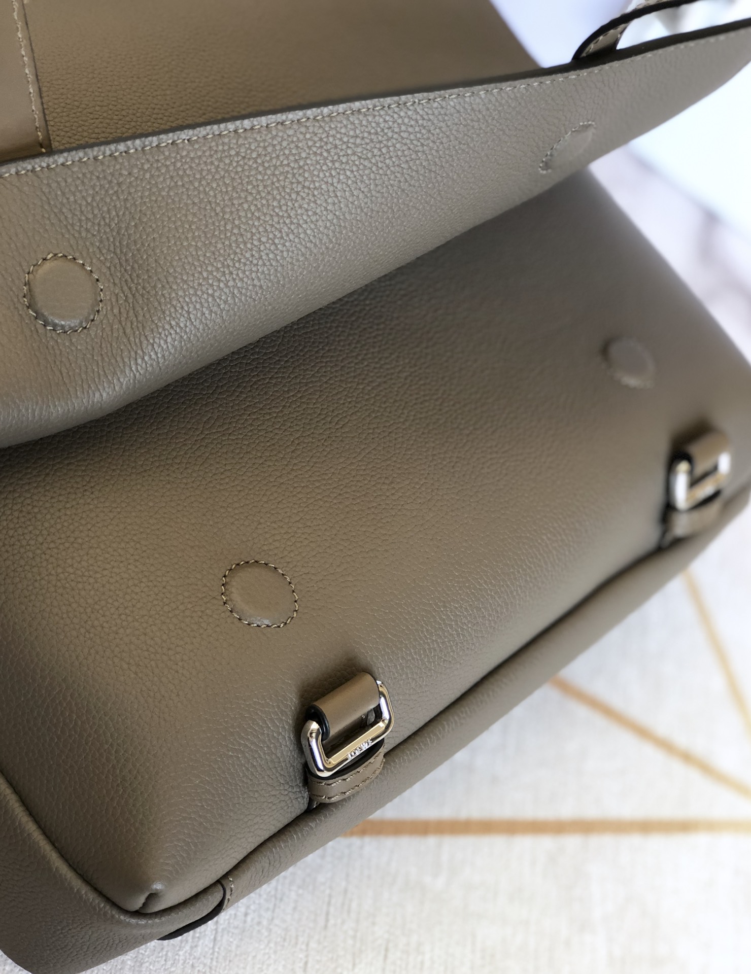 L0ew* military messenger bag soft grained calfskin dark moss b553a14x03 33 x 10 x 25 cm